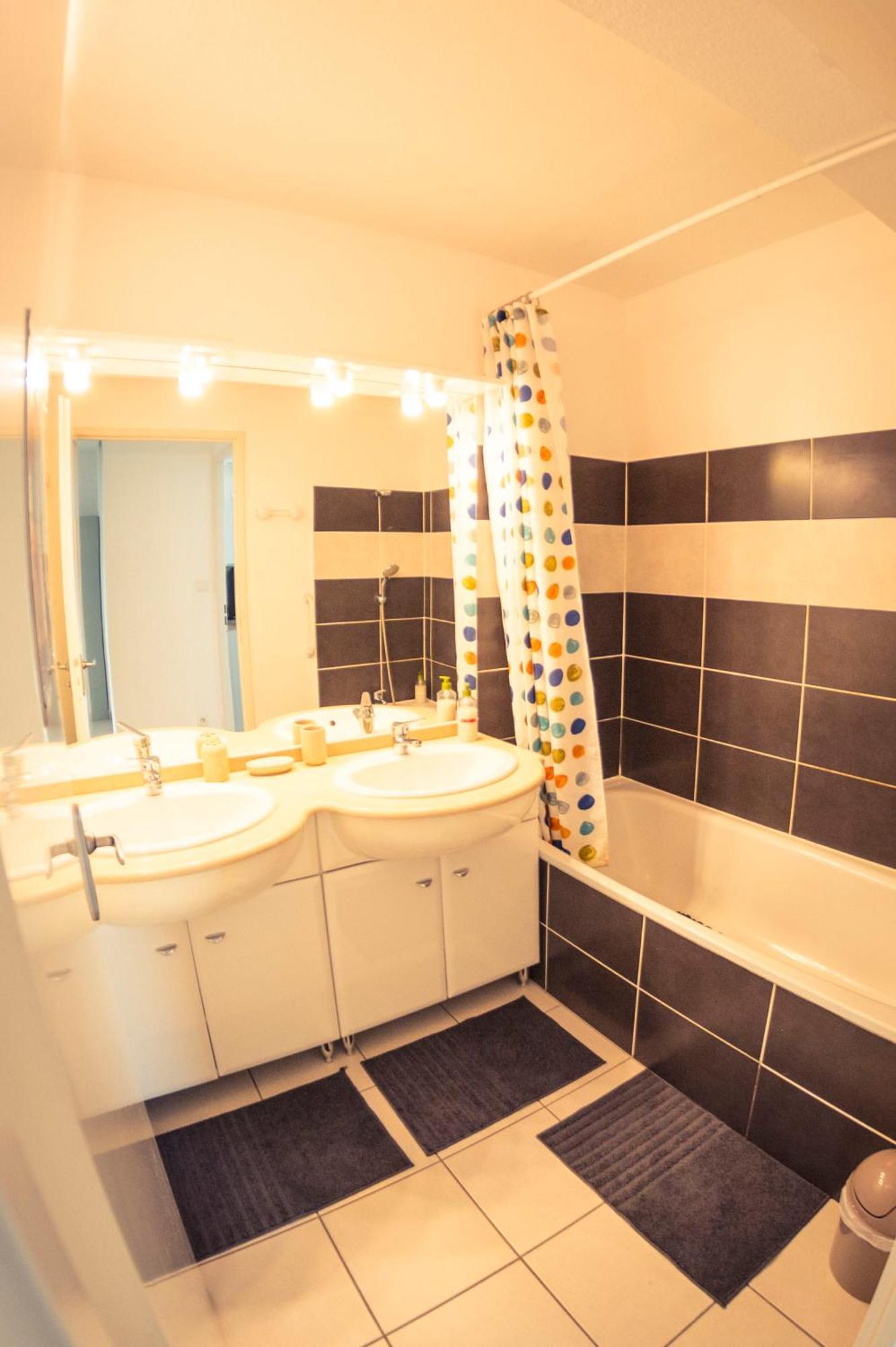 L Arene Margaux, 300 M Du Tram Apartment Lormont Luaran gambar